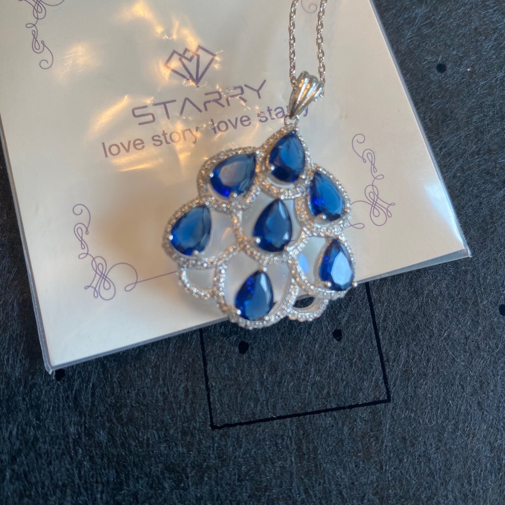Starry Necklace - Picture 2 of 3